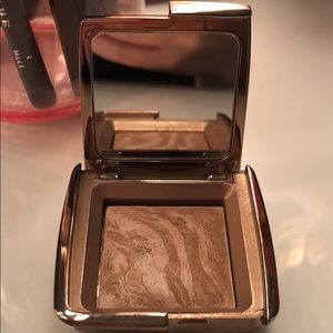 Hourglass ambient light bronzer